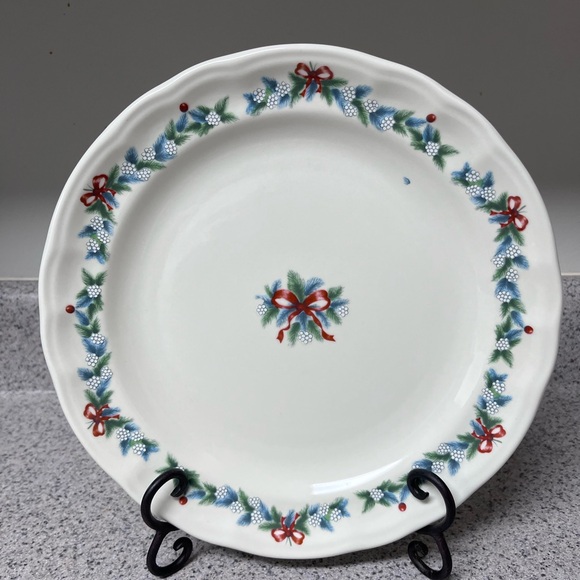 Pfaltzgraff Red Ribbons Pattern Holiday Dinner Plates - Picture 7 of 9